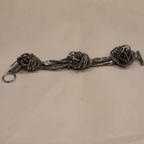 Jewelry - Elegant Silver Knot‎ Bracelet
